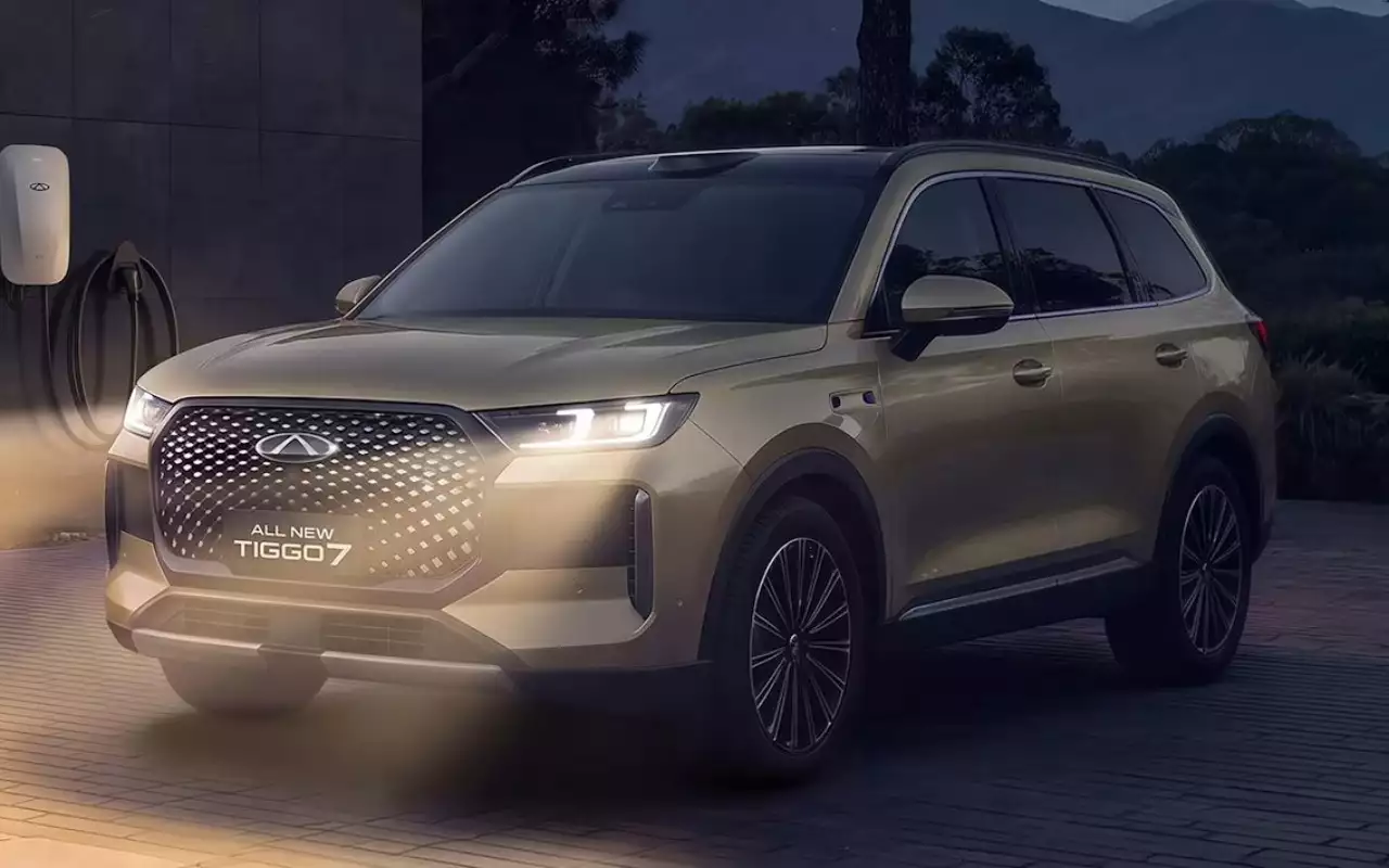 Обновлённый Chery Tiggo 7 получил новый салон и гибридную установку
