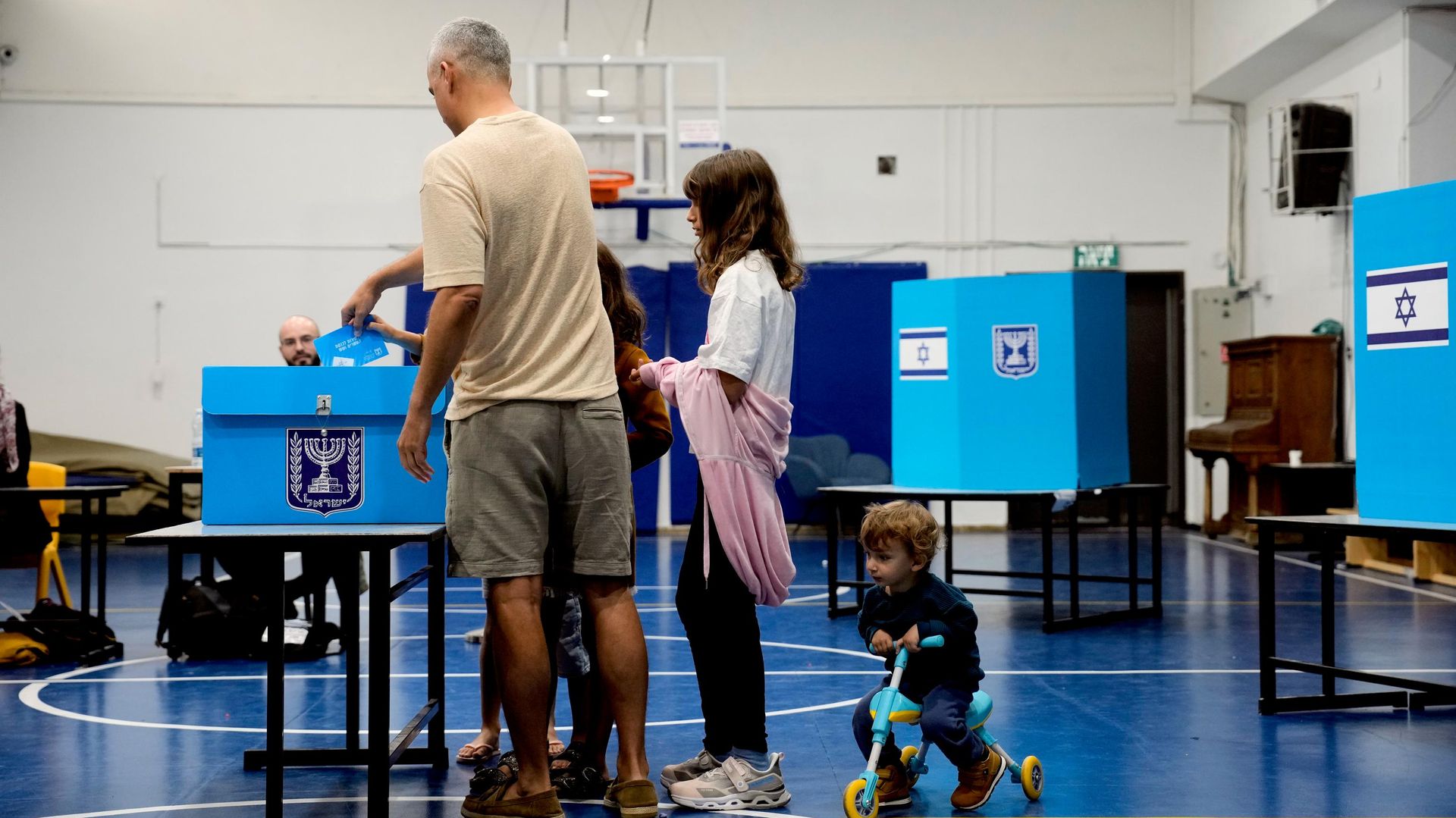 Ни коалиция Нетаньяху, ни оппозиция не получили большинства по exit poll в Израиле