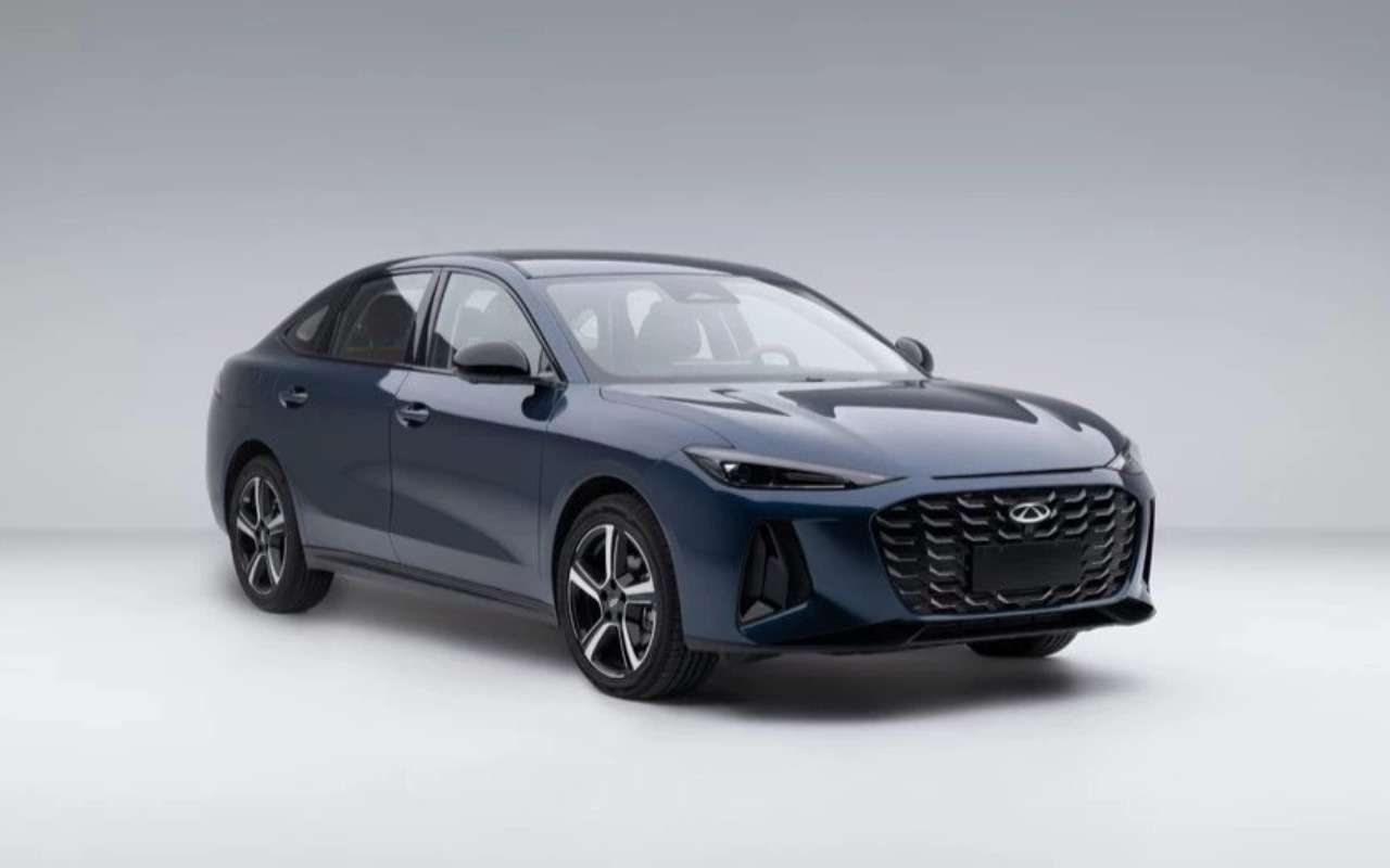 Chery готовит к продажам новый Arrizo 7 с бензиновым мотором и гибридной установкой