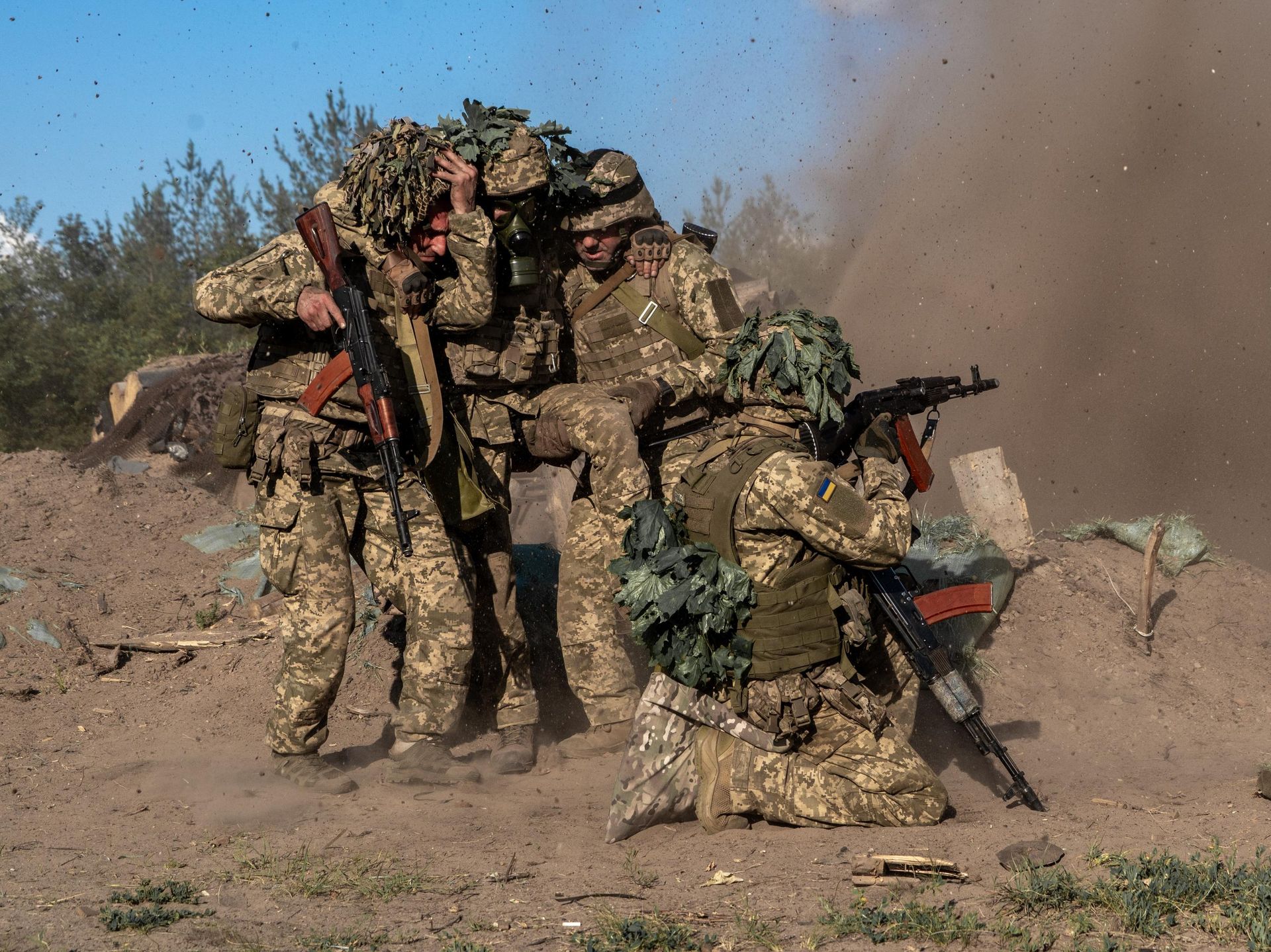 СВР: наркокартели платили чиновникам, близким к Зеленскому, за обучение боевиков работе с дронами
