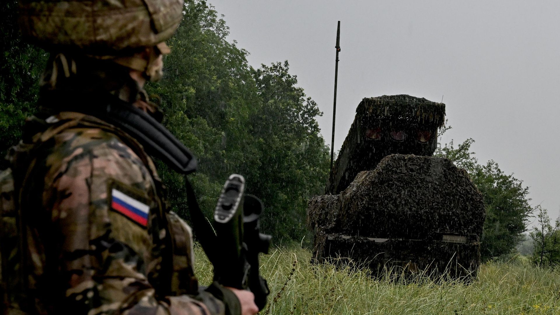 Минобороны сообщило об уничтожении четырёх ракет «Фламинго» и 69 БПЛА при атаке на НПЗ в Рязани