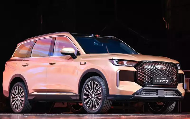 Обновлённый Chery Tiggo 7 получил новый салон и гибридную установку