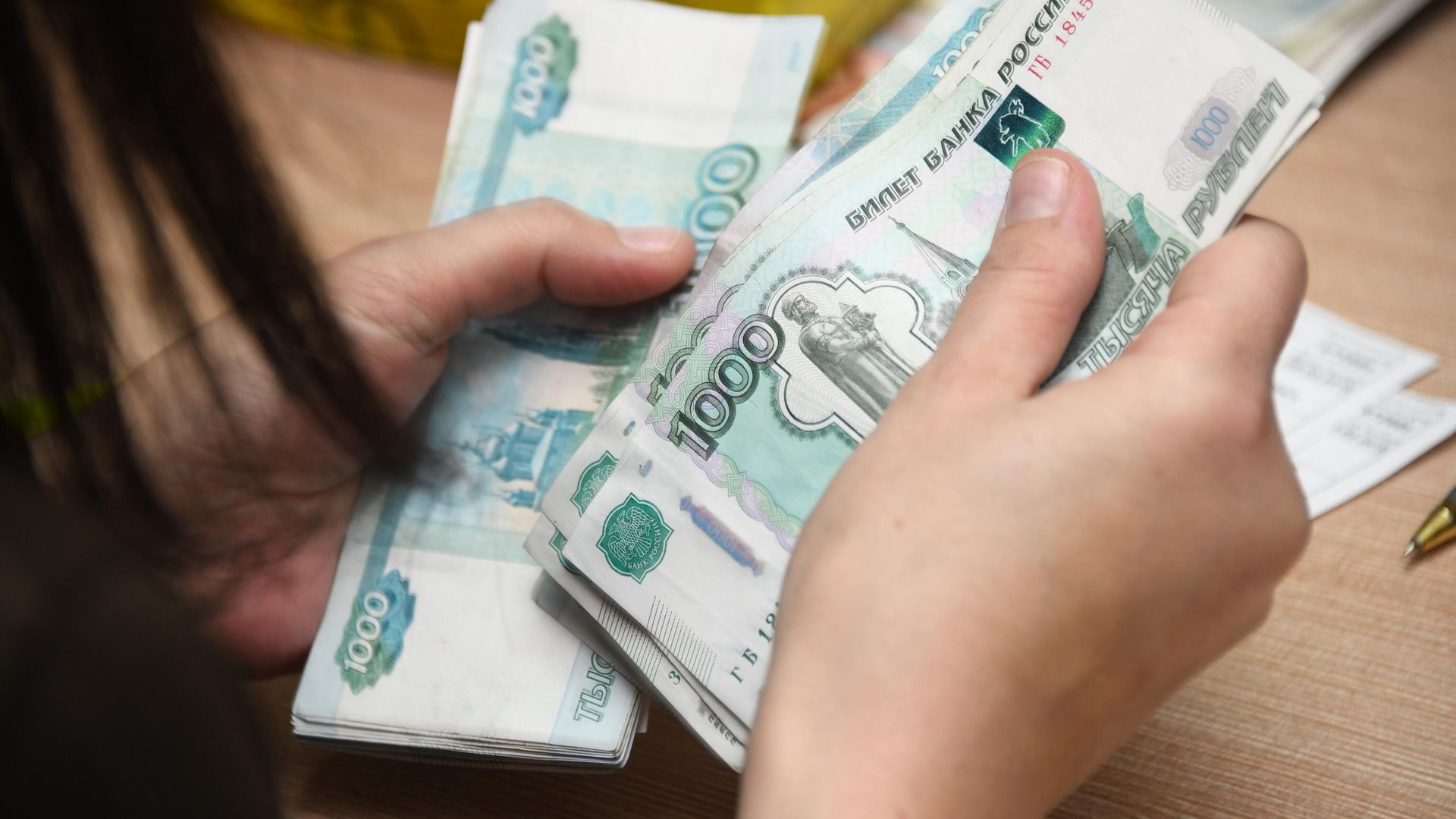 Юрист объяснил, какие операции с наличными могут вызвать вопросы у банков
