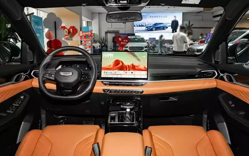 Обновленный Geely Binyue: первые изображения и изменения в салоне