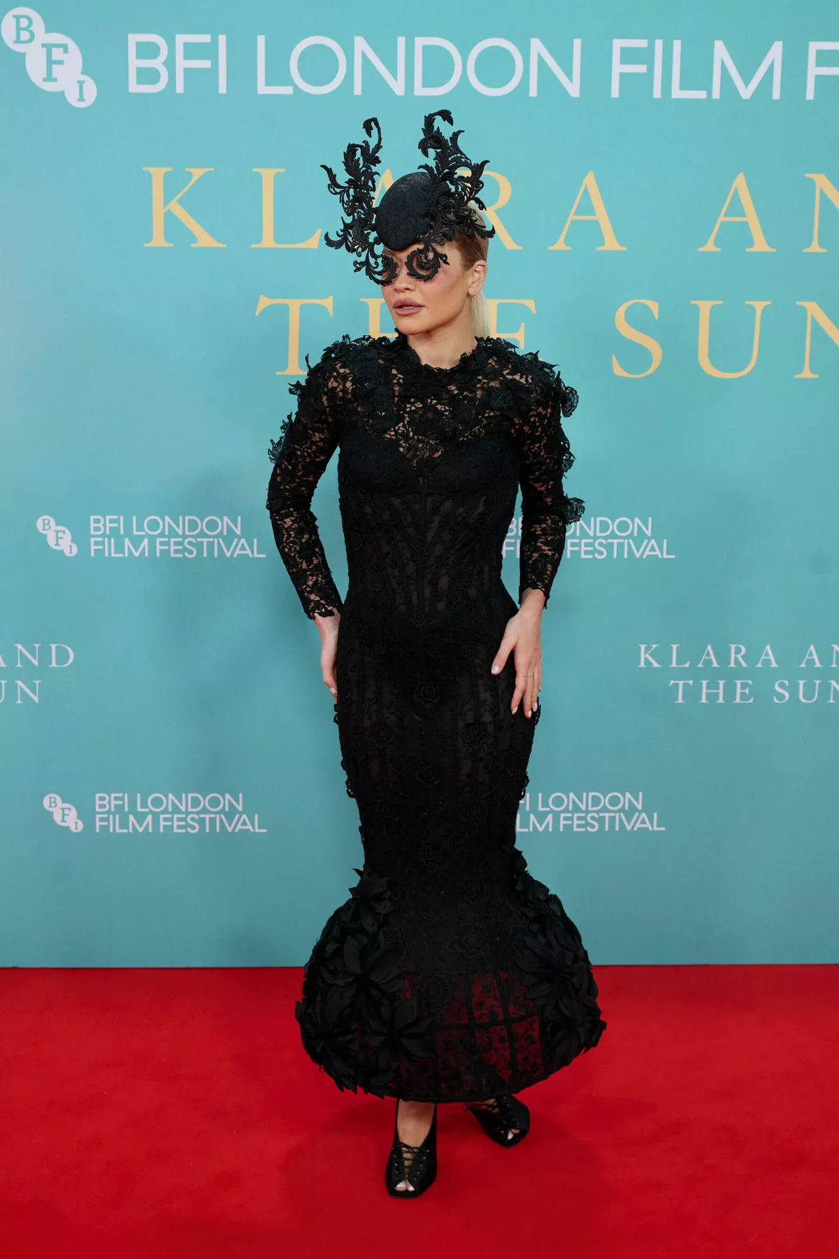 Флоренс Пью и Рита Ора появились на премьере «Клары и Солнца»