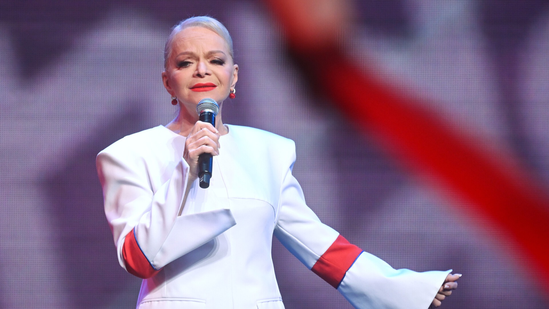 Лариса Долина рассказала, как относится к шуткам и мемам о себе