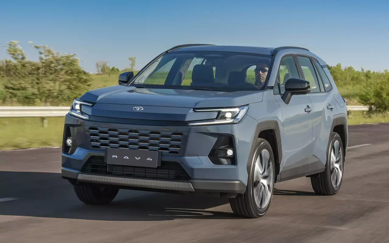 15 моделей обеспечили половину продаж новых автомобилей в России