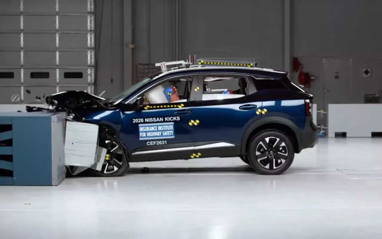 IIHS проверил безопасность кроссоверов по обновлённой методике