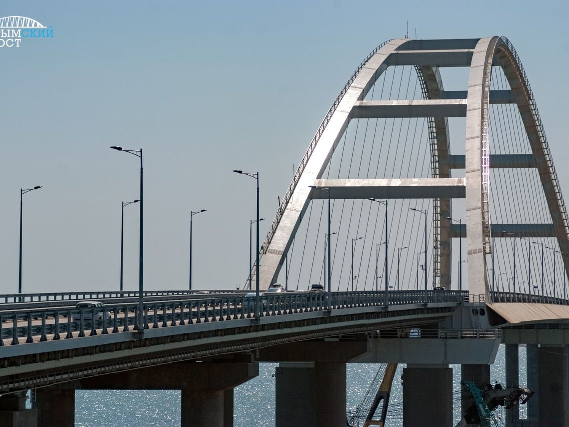 Движение автотранспорта по Крымскому мосту возобновили