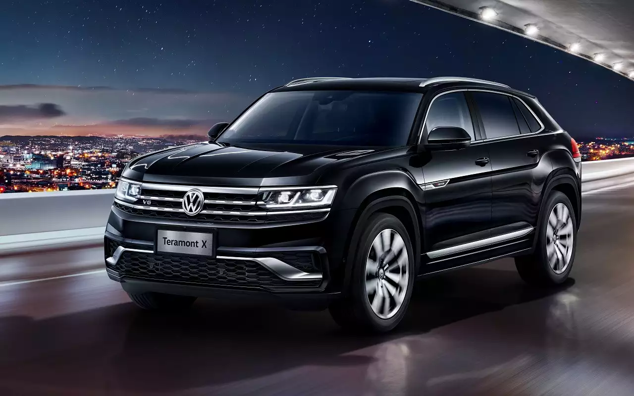 Купе-кроссоверы Volkswagen Teramont X появились в России по цене от 5,15 млн рублей