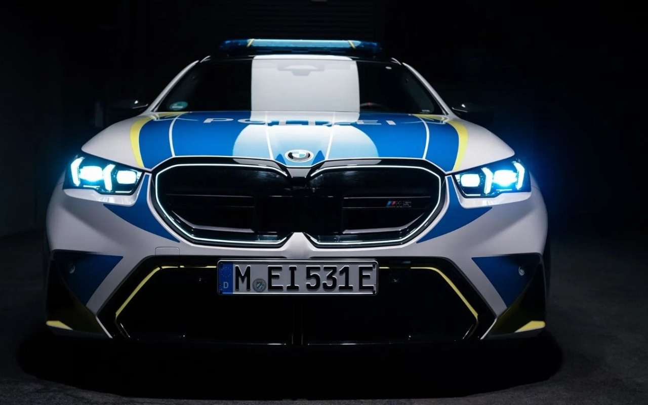 BMW показала M5 Touring в полицейской ливрее