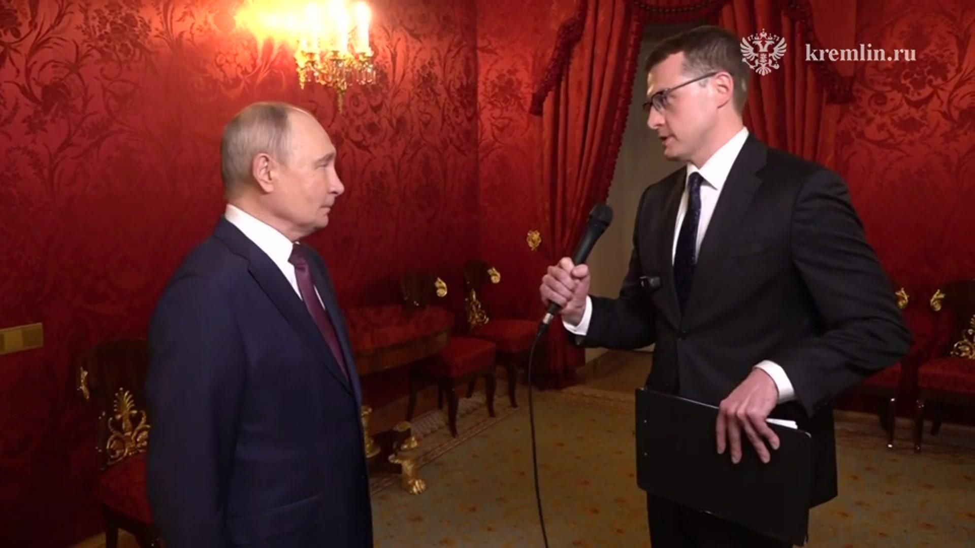 Путин заявил о готовности России возобновить трехсторонние контакты по Украине