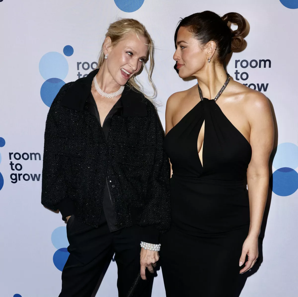 Ума Турман, Эшли Грэм и Джулия Фокс на Room to Grow Gala 2026