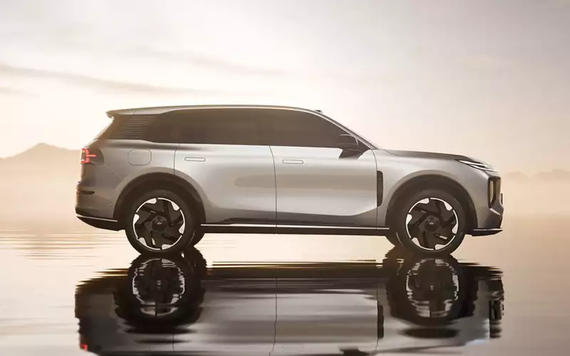 В Китае начались продажи обновлённого гибридного кроссовера Changan Nevo Q07