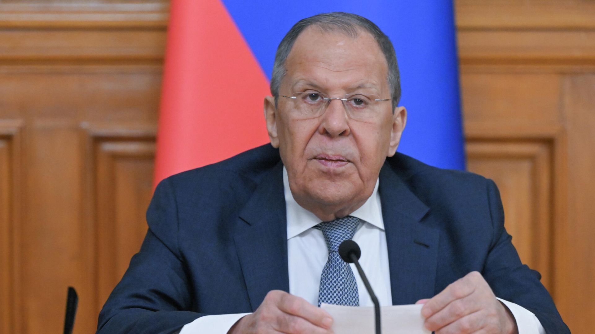 Лавров призвал не верить украинским чиновникам после вопроса о встрече Путина и Зеленского
