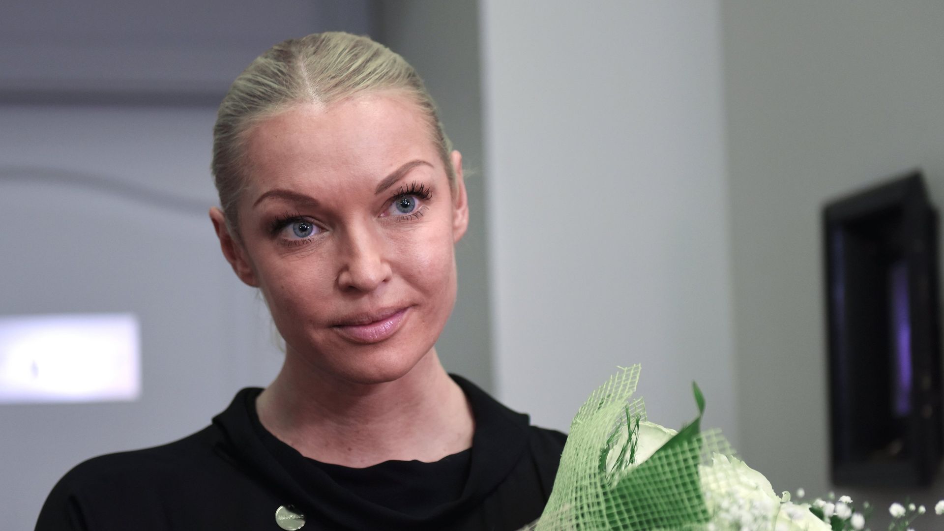 Анастасия Волочкова тайно посетила памятник Юрию Григоровичу