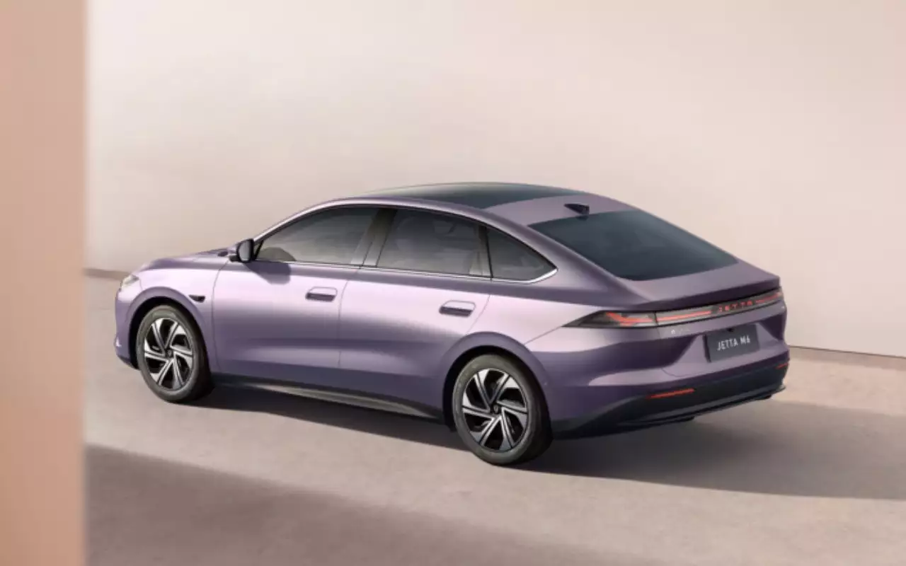 В Китае начались продажи электрического седана Jetta M6