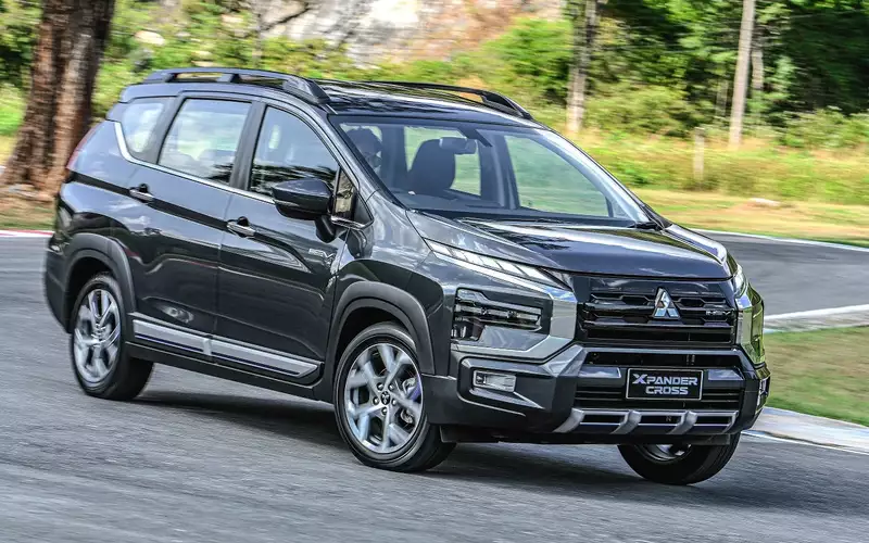 Mitsubishi Xpander начали привозить в Россию из ОАЭ по цене от 2,4 млн рублей