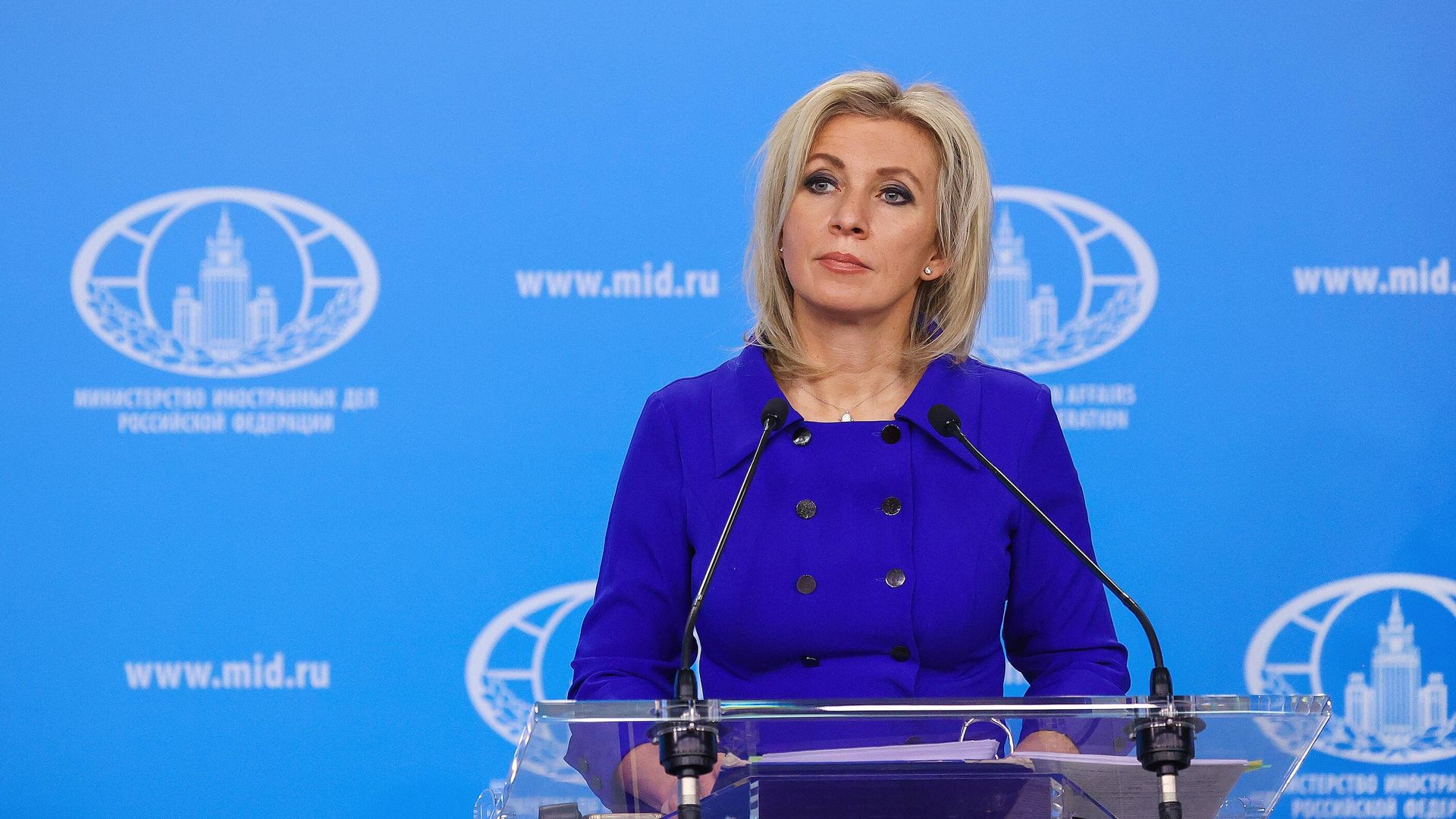 Захарова заявила об упрощении фейков о помощи россиянам в Черногории