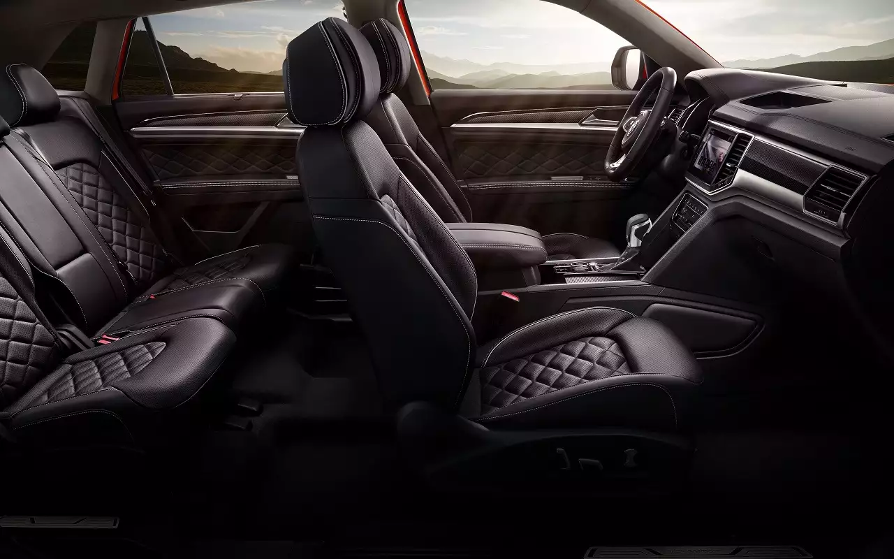 Купе-кроссоверы Volkswagen Teramont X появились в России по цене от 5,15 млн рублей