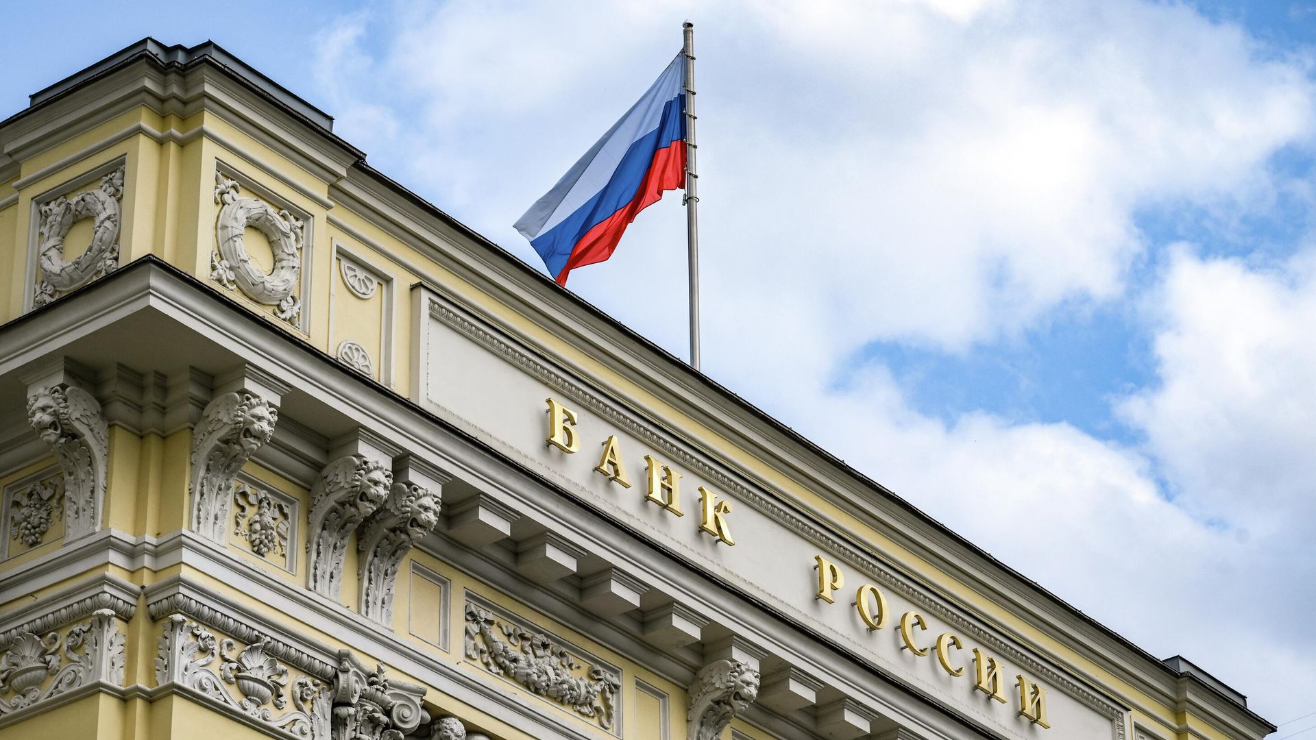 Доля рубля в экспортных расчетах России выросла до 69,3%