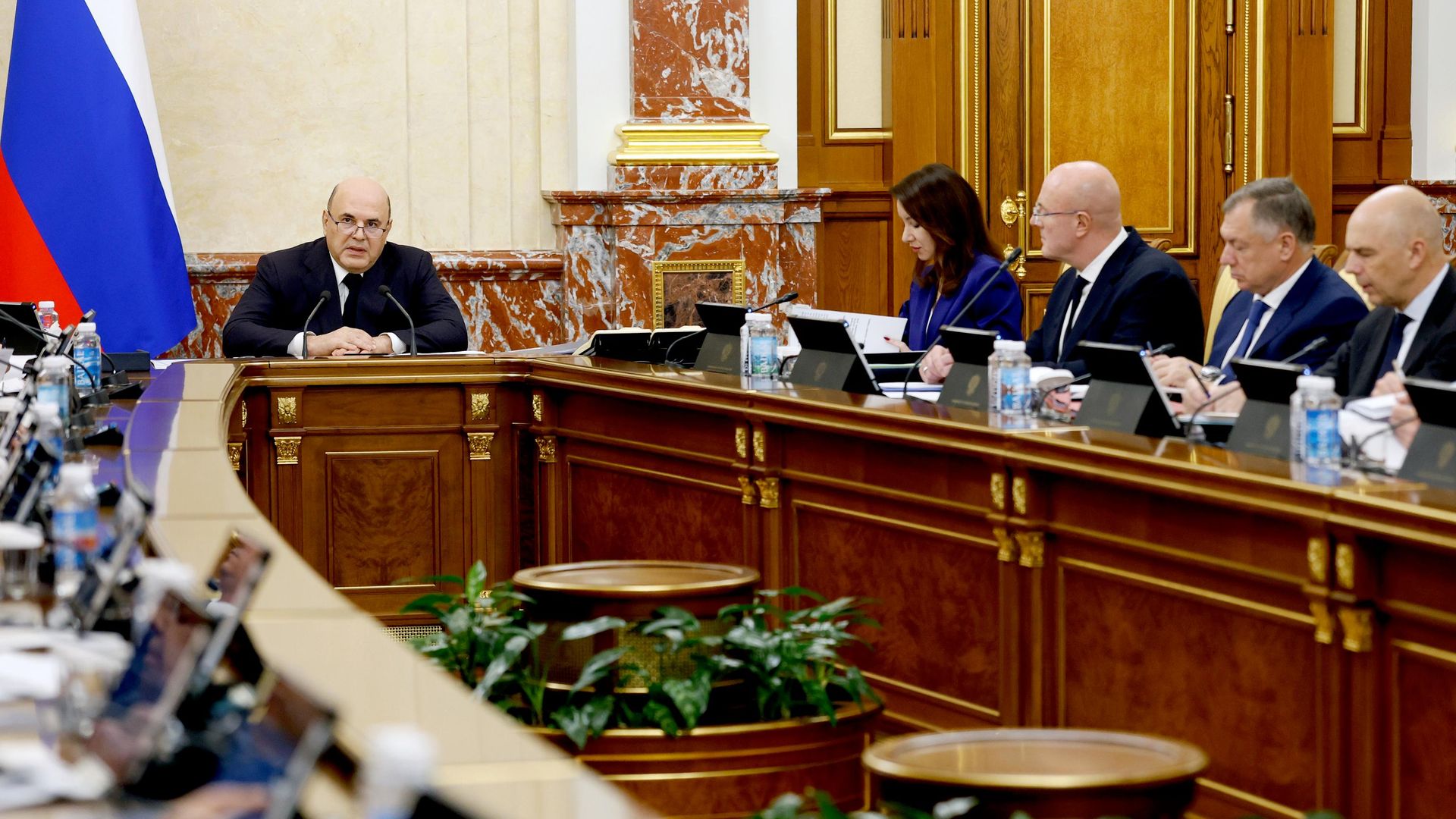 Мишустин утвердил распределение обязанностей между вице-премьерами