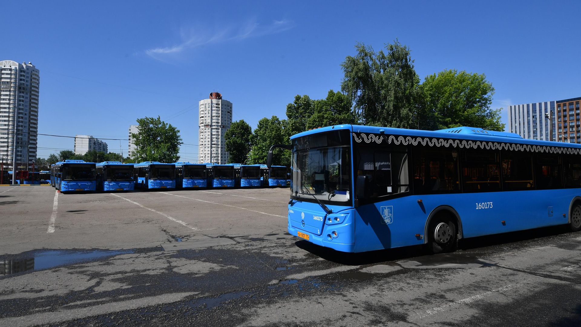 Правительство направит 1,7 млрд рублей на обновление общественного транспорта в двух регионах