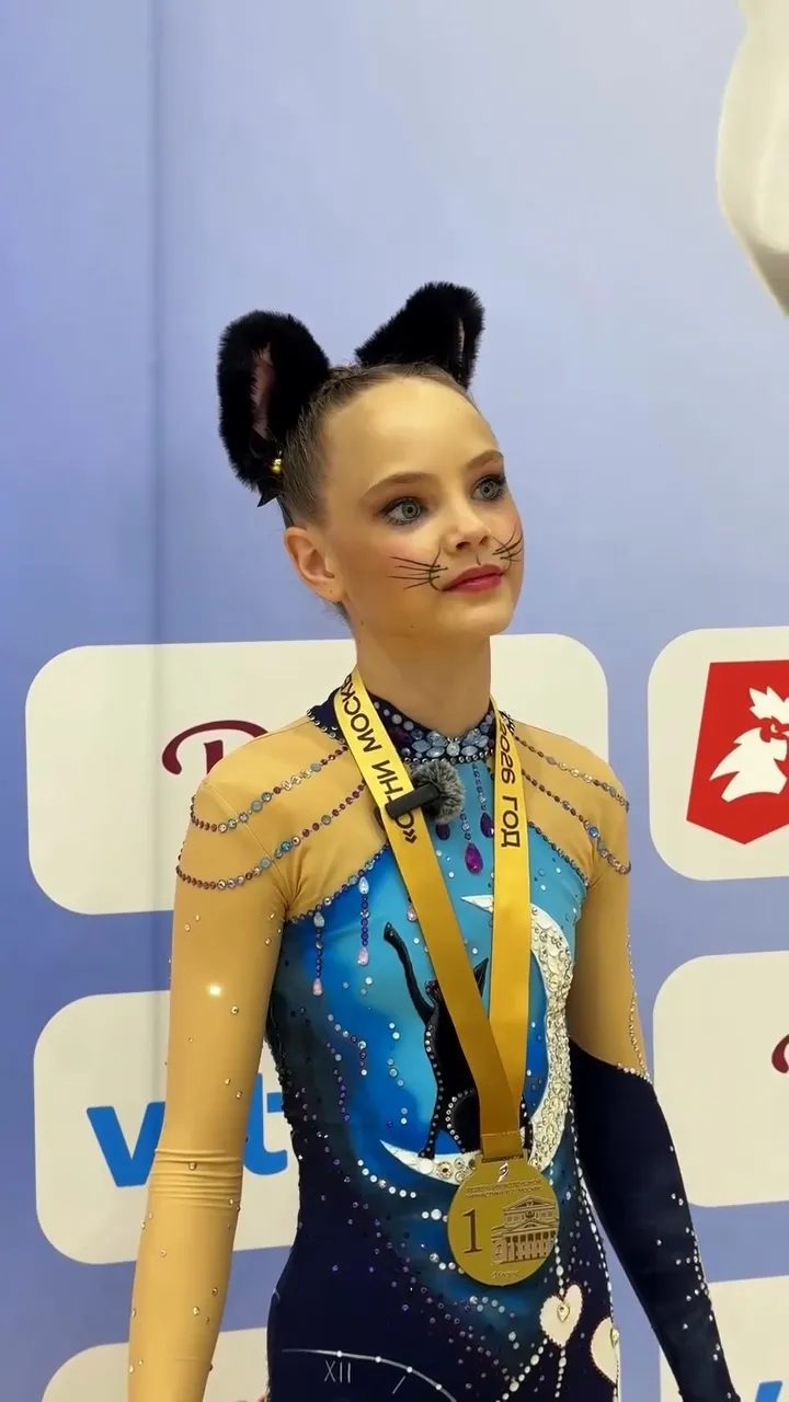 МакSим вышла в свет с дочерьми Александрой и Марией