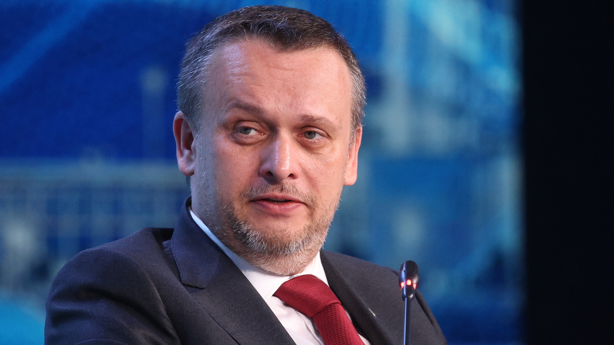 Почти 100 крупных судов перешли под российский флаг после ПМЭФ