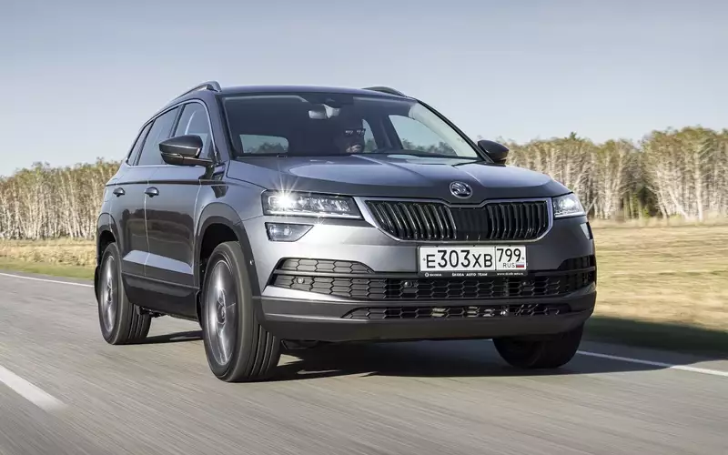 Skoda Karoq вернулся в продажу в России: цены начинаются от 1,9 млн рублей
