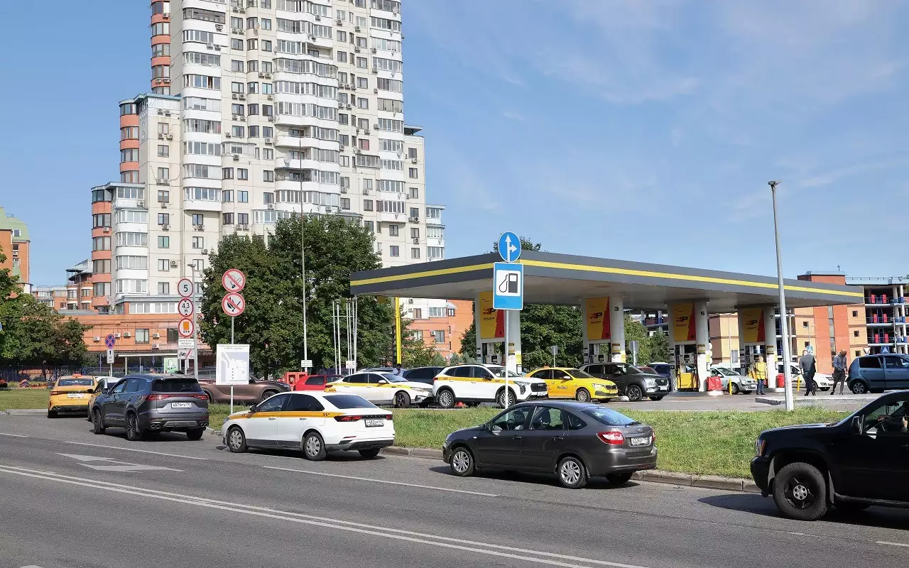 В Москве снова подорожал бензин: сколько стоит топливо на АЗС