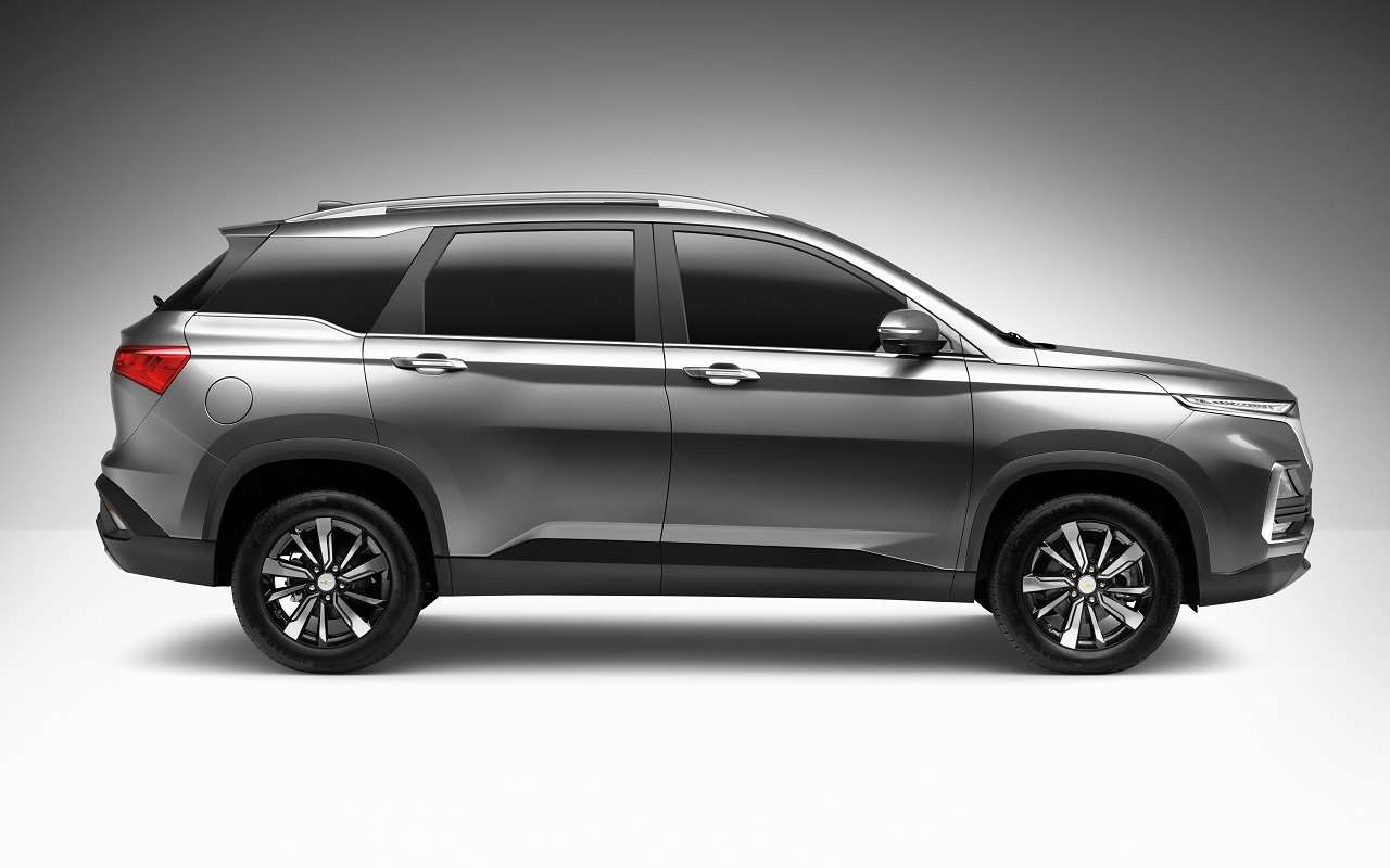 Chevrolet Captiva из ОАЭ добралась до России: цены начинаются от 2,55 млн рублей