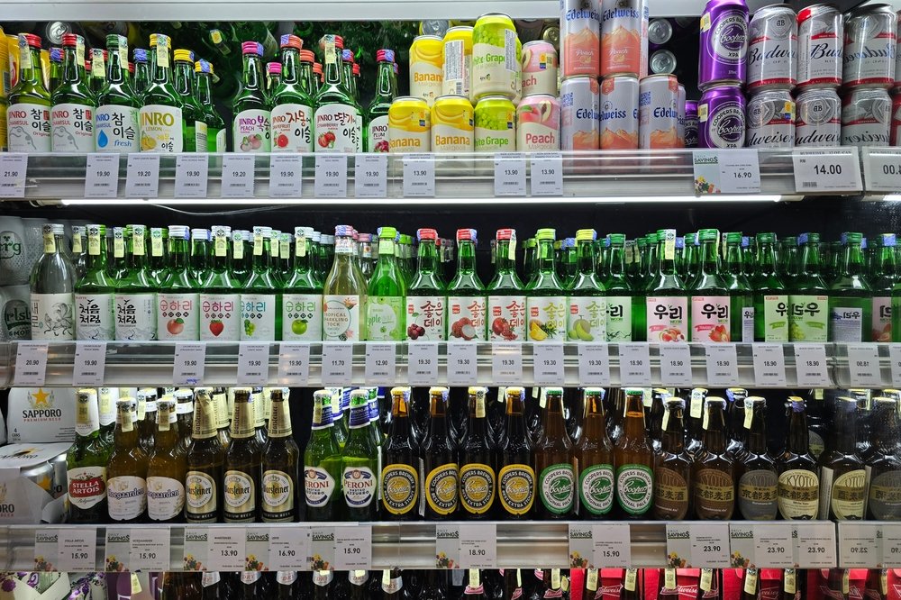 Продажи слабоалкогольных напитков в России сократились на 58%