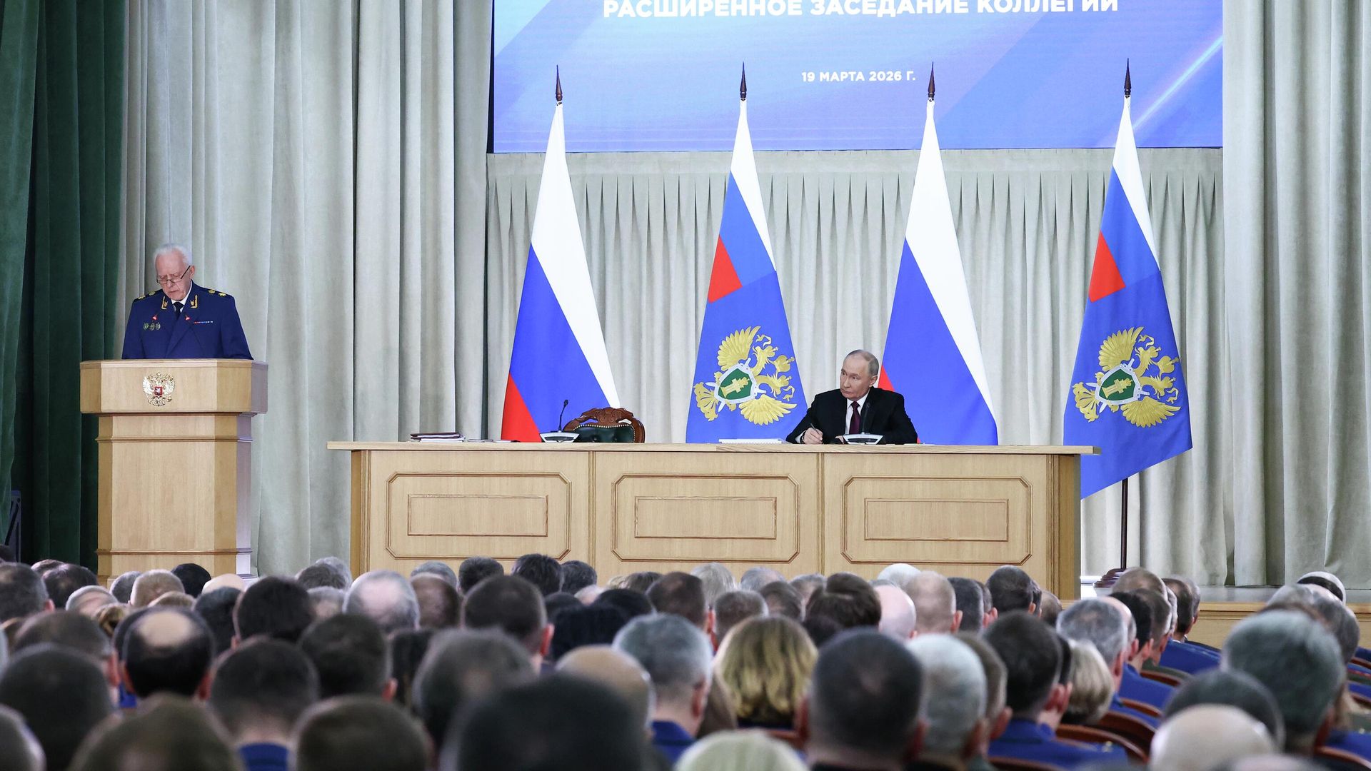 Путин увеличил штатную численность органов прокуратуры России