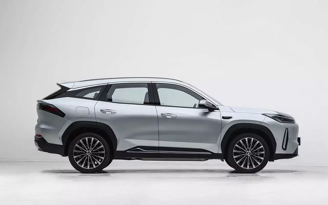 Geely Galaxy M7 стал лидером параллельных поставок марки в России
