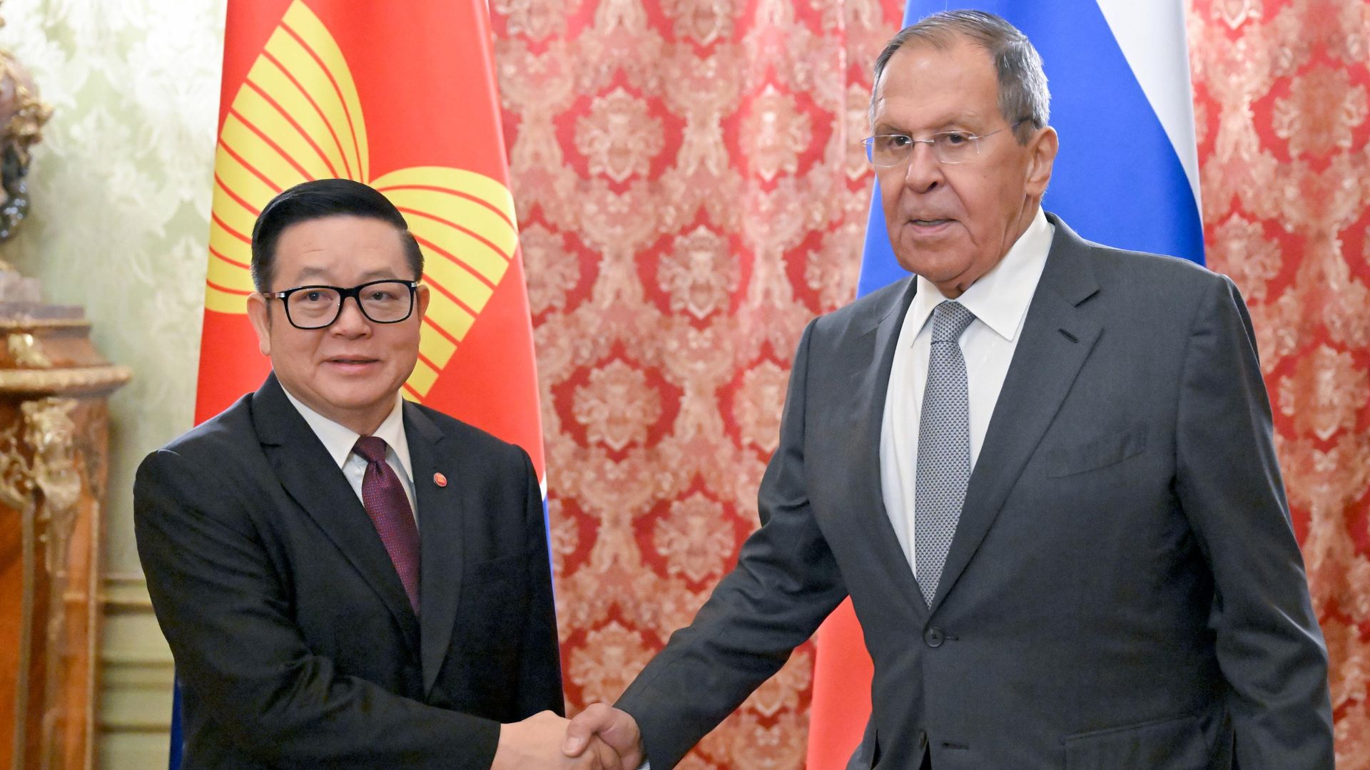 Лавров прибыл в Баку на саммит СВМДА