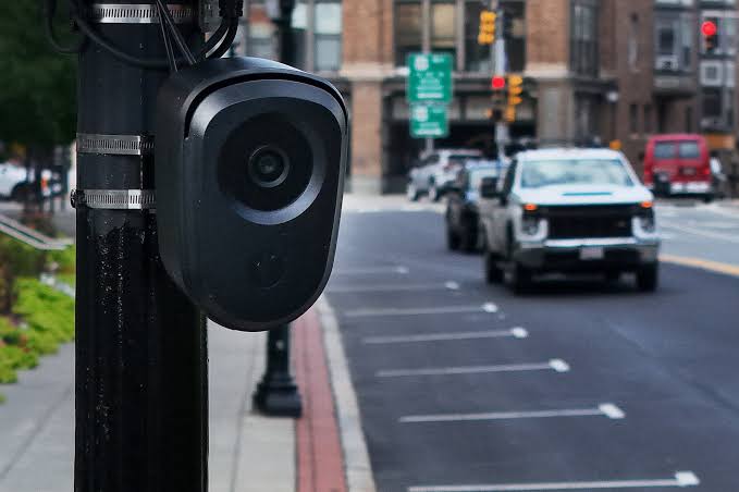Flock Safety сократит 18% сотрудников на фоне критики систем распознавания номеров