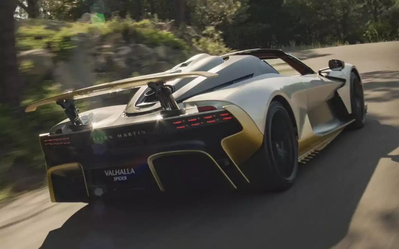 Aston Martin представила открытый суперкар Valhalla Spider