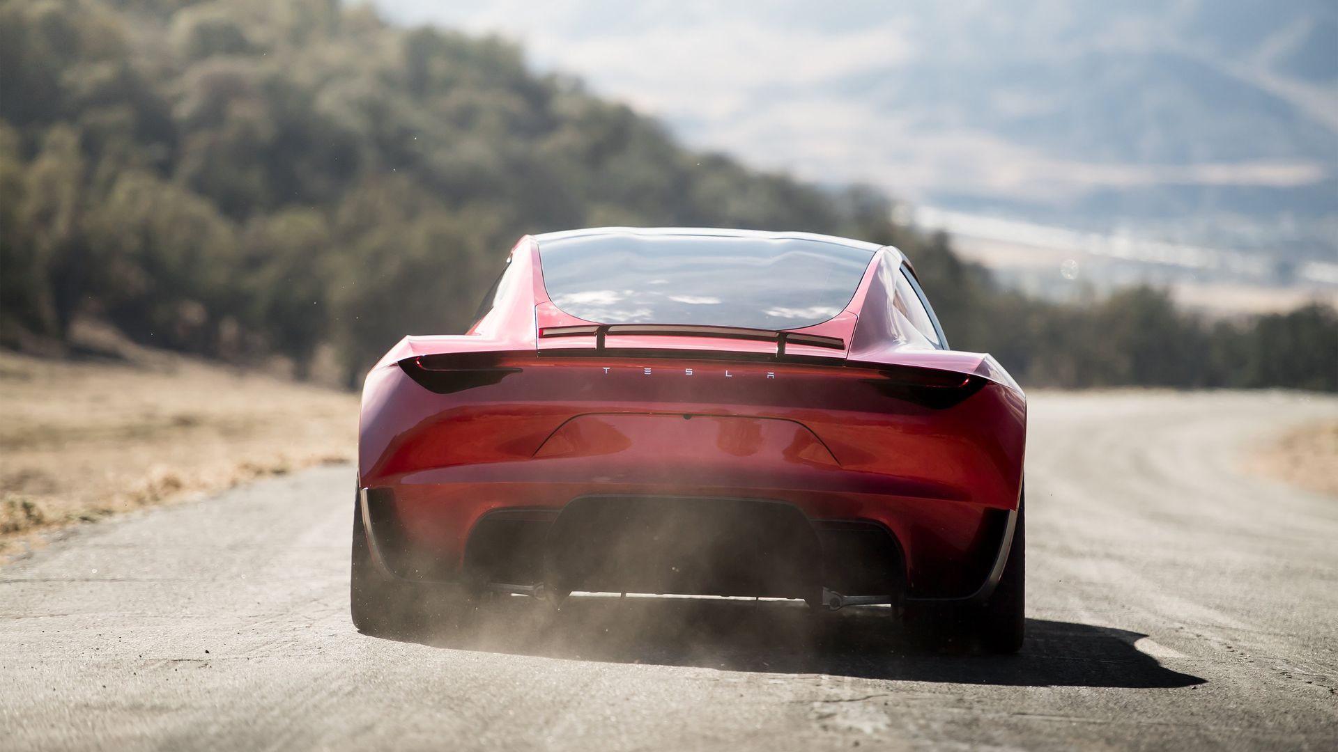 Tesla показала Roadster с ракетными соплами и прыжком через препятствие