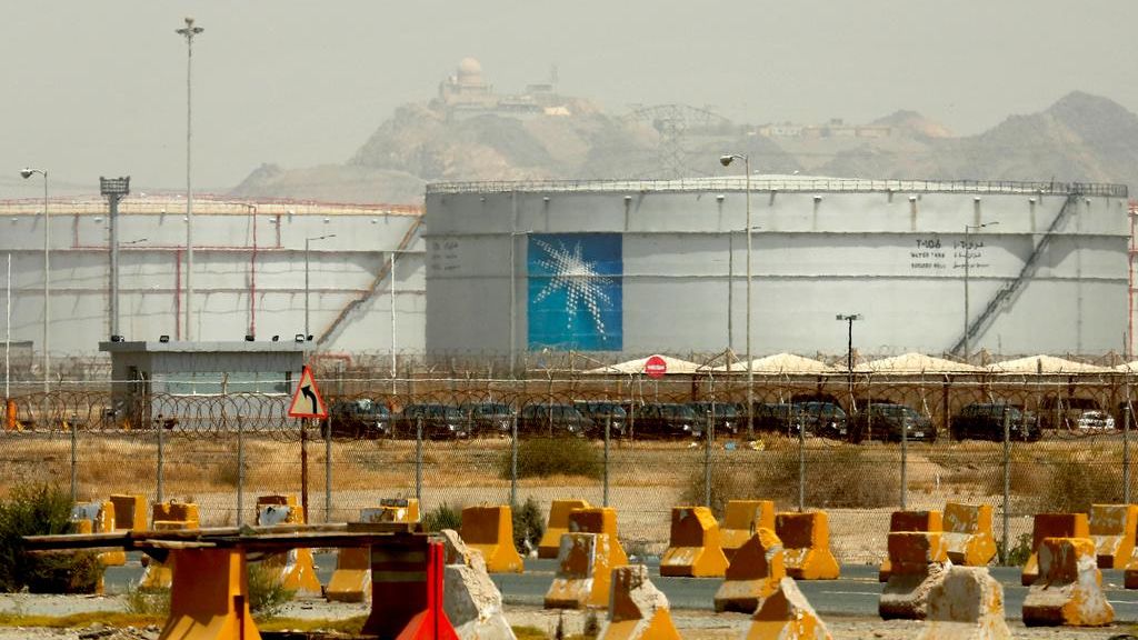 Саудовская авиация нанесла удары по нефтяным объектам в Йемене