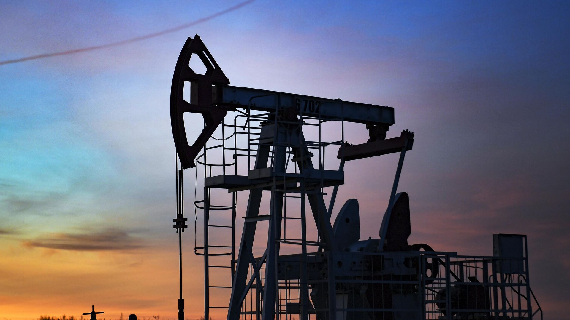 Цена нефти Brent впервые с сентября превысила $107 за баррель