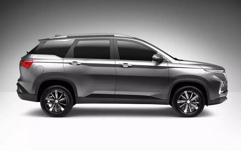 Chevrolet Captiva из ОАЭ добралась до России: цены начинаются от 2,55 млн рублей