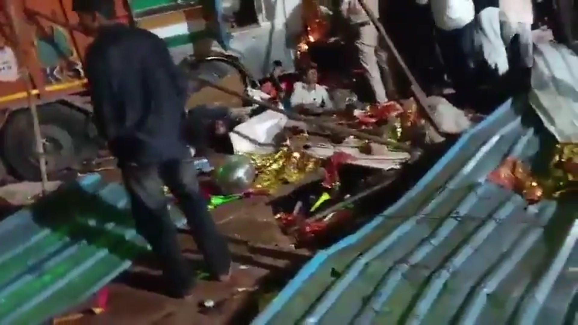 В Гвалиоре грузовик въехал в толпу у храма: погибли 15 человек