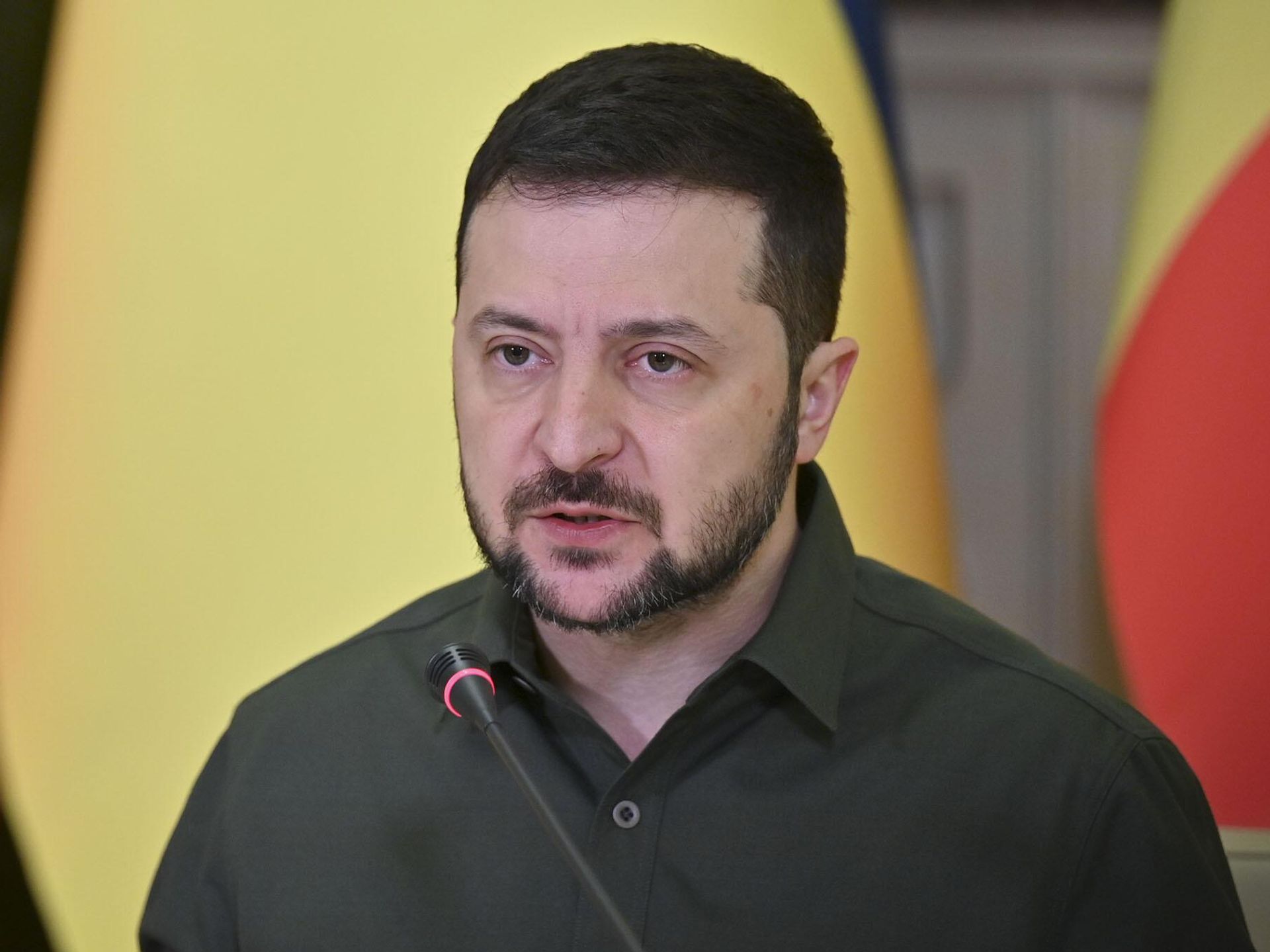 Зеленский продлил военное положение и мобилизацию на Украине еще на 90 дней