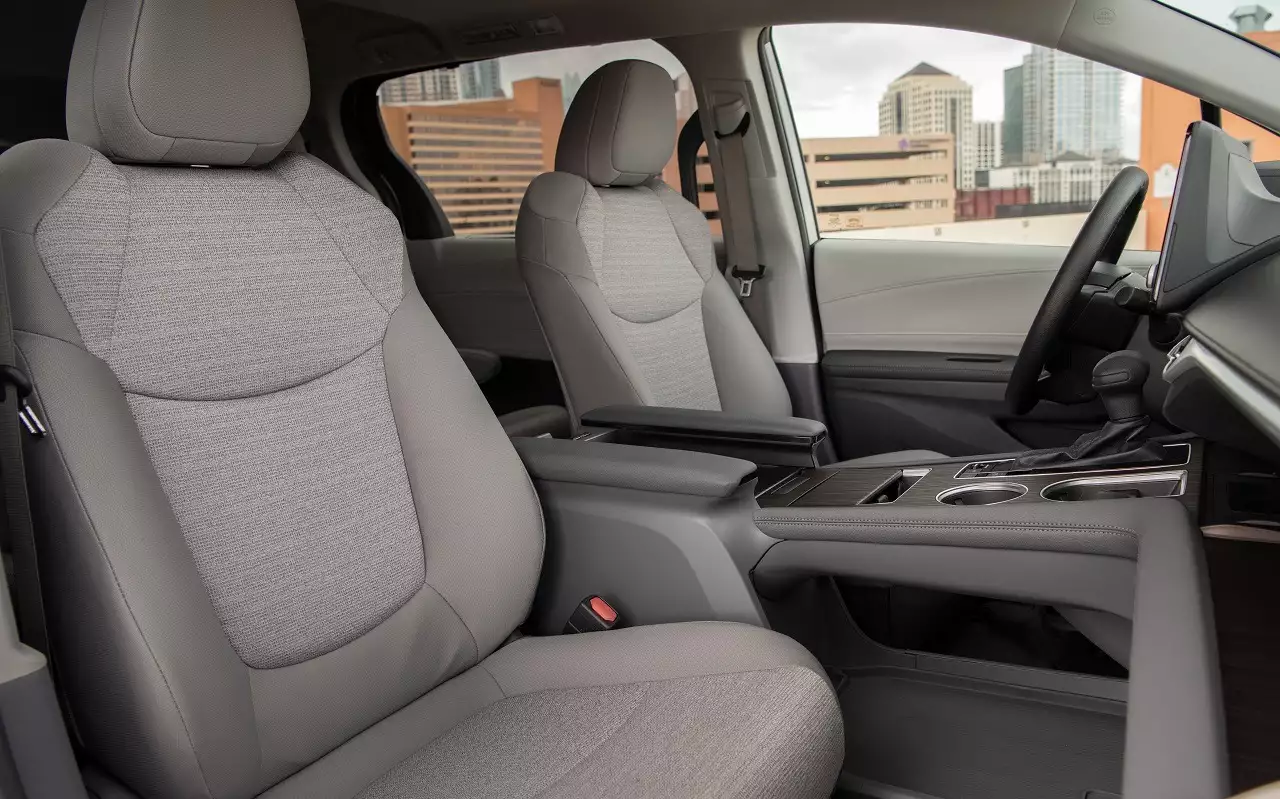 Toyota отзывает в США более 228 тысяч гибридных минивэнов Sienna
