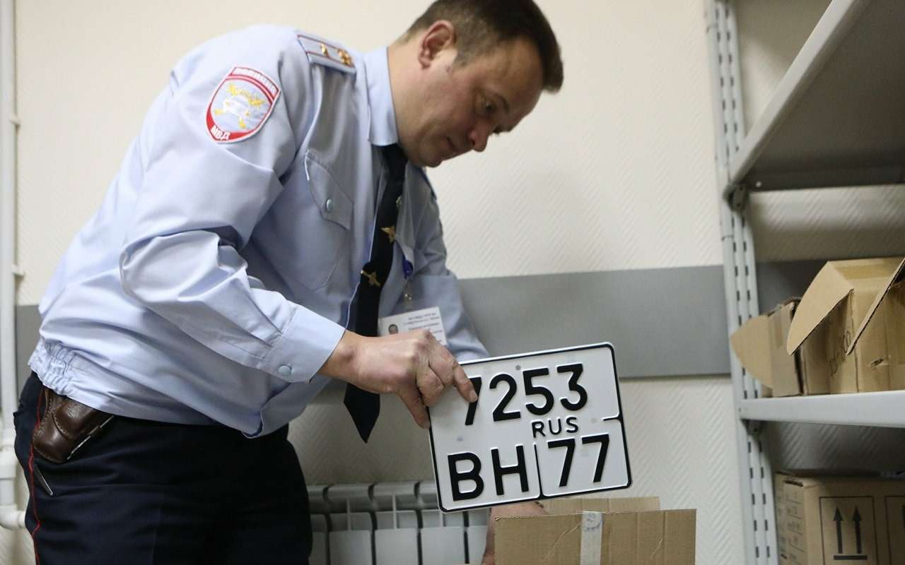 МВД разъяснило, когда на автомобиль можно установить квадратный номер