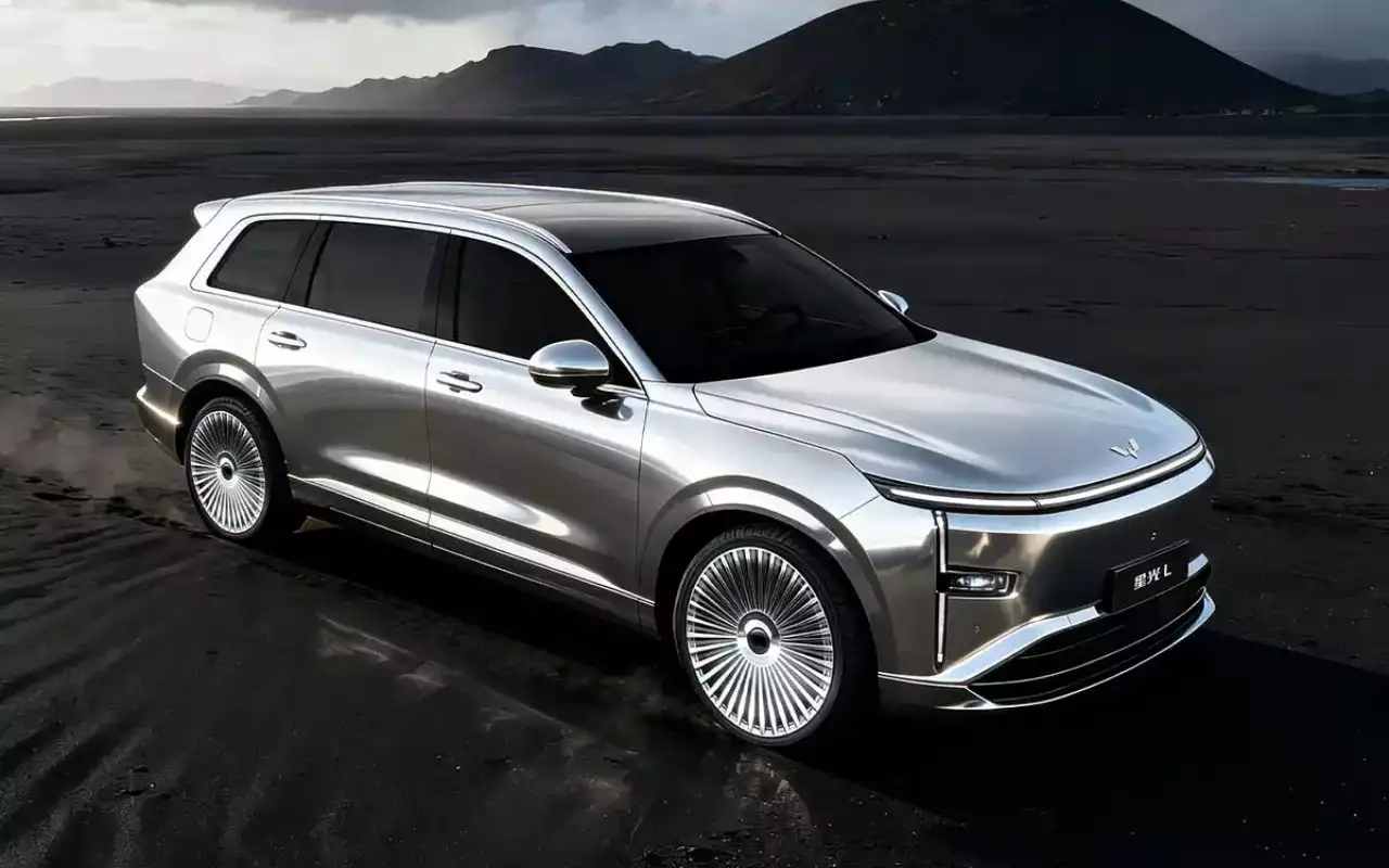 Кроссовер Wuling Starlight L получил кузов, полностью покрытый хромом