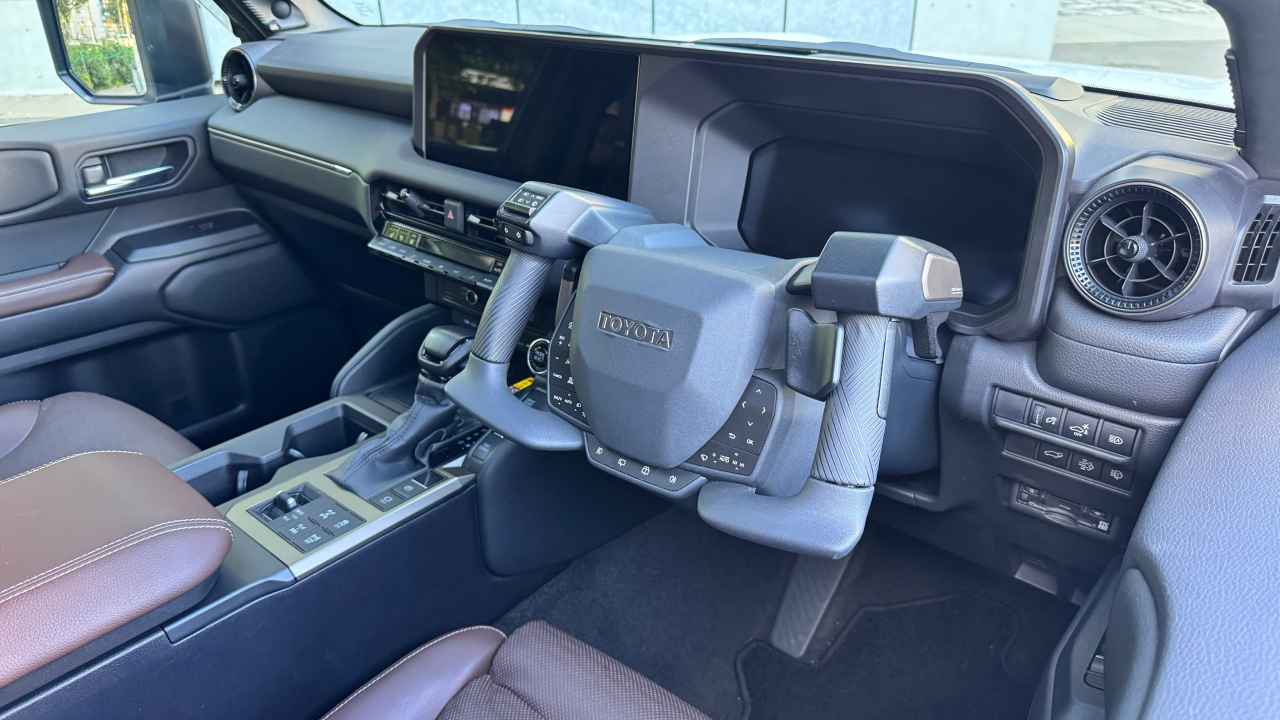 Toyota протестировала штурвал NEO Steer для водителей с ограниченной подвижностью ног