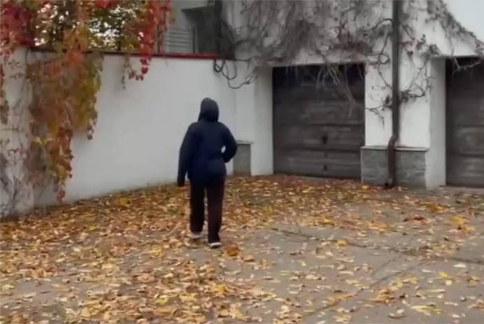 Надпись на заборе дома семьи Пугачёвой в Подмосковье закрасили