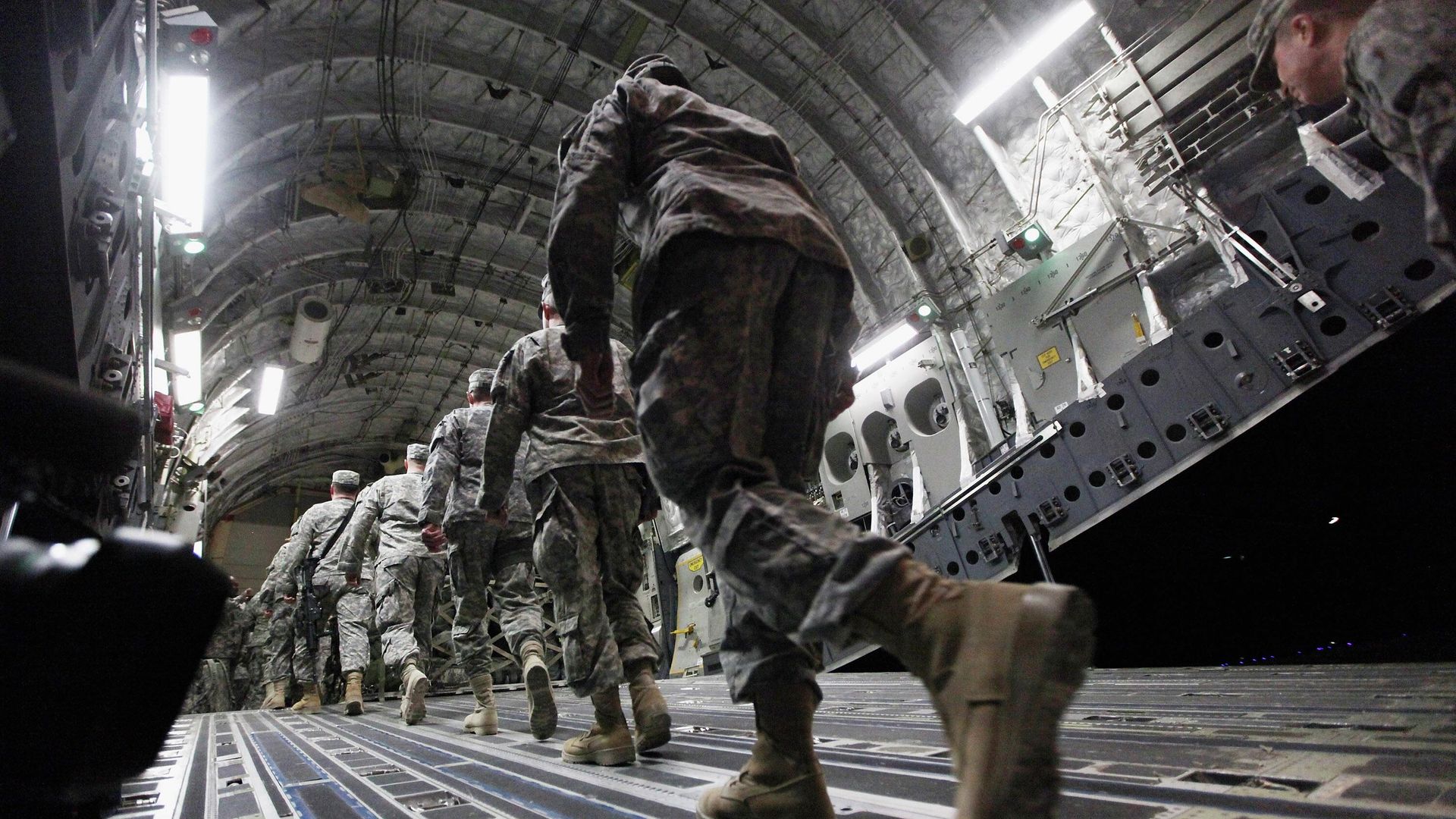 США сокращают военное и дипломатическое присутствие на Ближнем Востоке